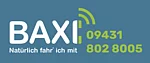 Das Logo des Fahrdienstes zeigt den weißen Schriftzug „BAXI“ auf blauem Hintergrund, daneben in Grün ein Funksymbol sowie die Telefonnummer „09431 802 8005“ und darunter den weißen Slogan „Natürlich fahr’ ich mit“.